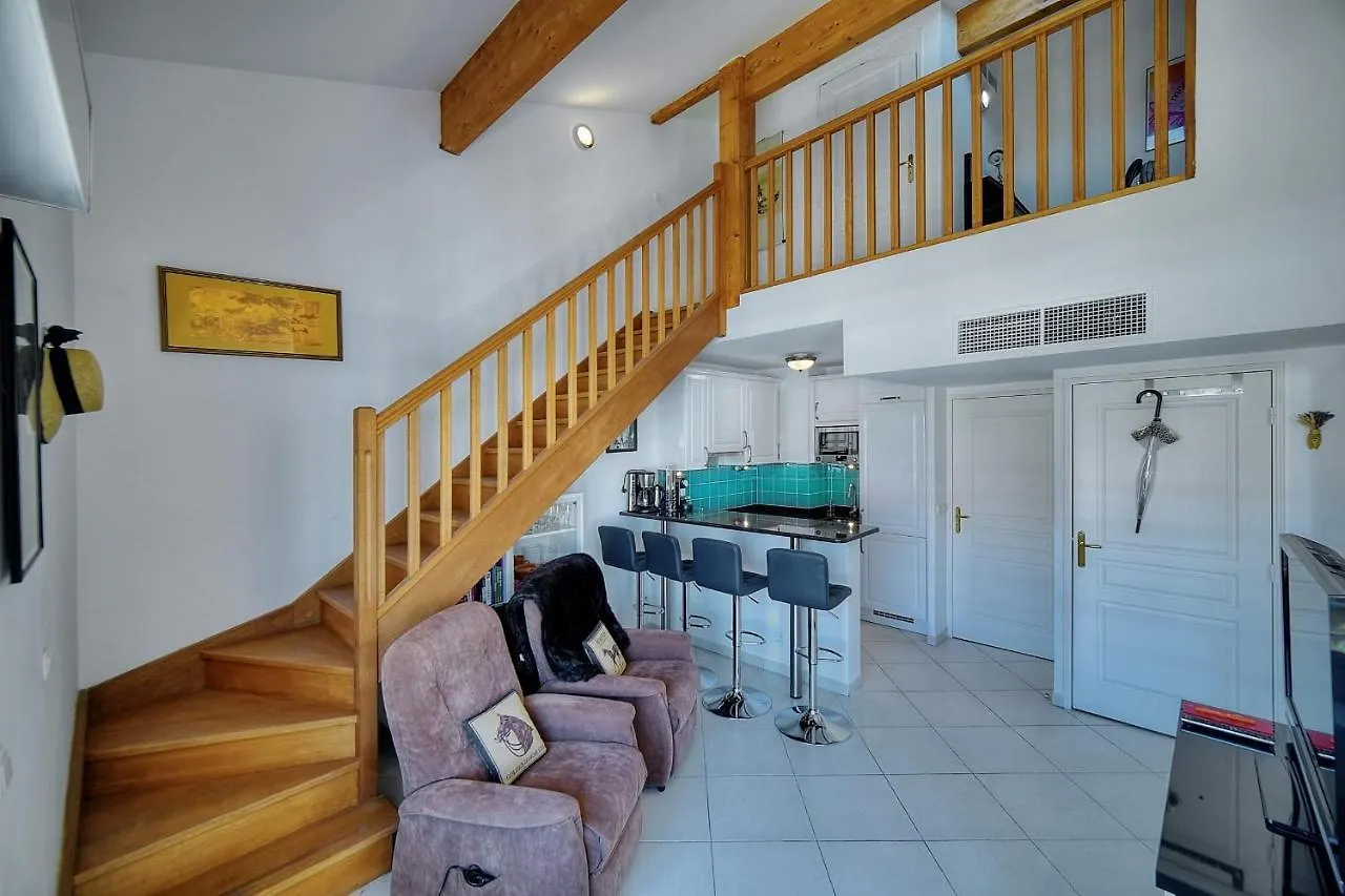 Ref 1766 - Cannes Center - Apartment For Rent 0*,  Fransa